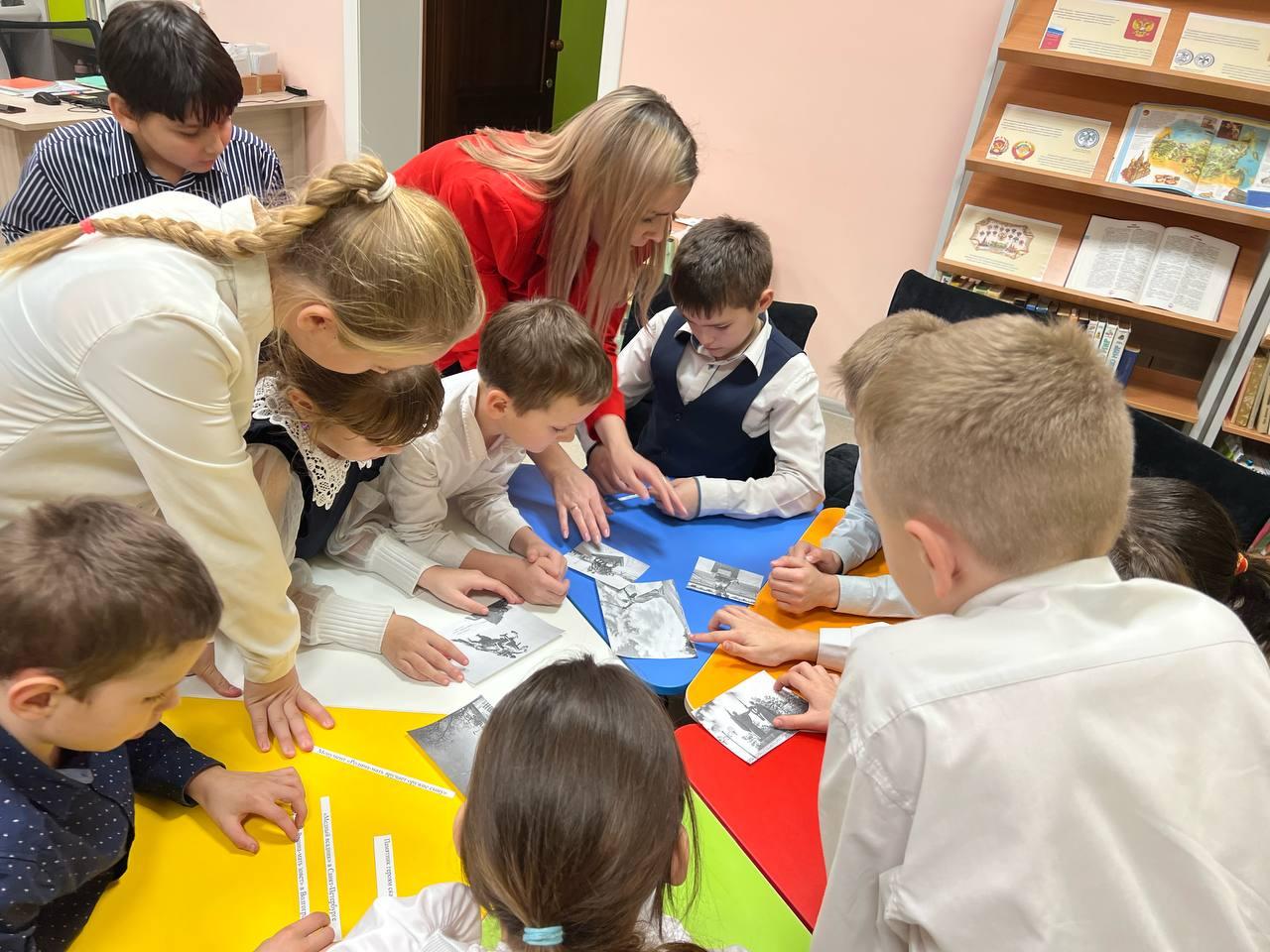 День государственного герба РФ.