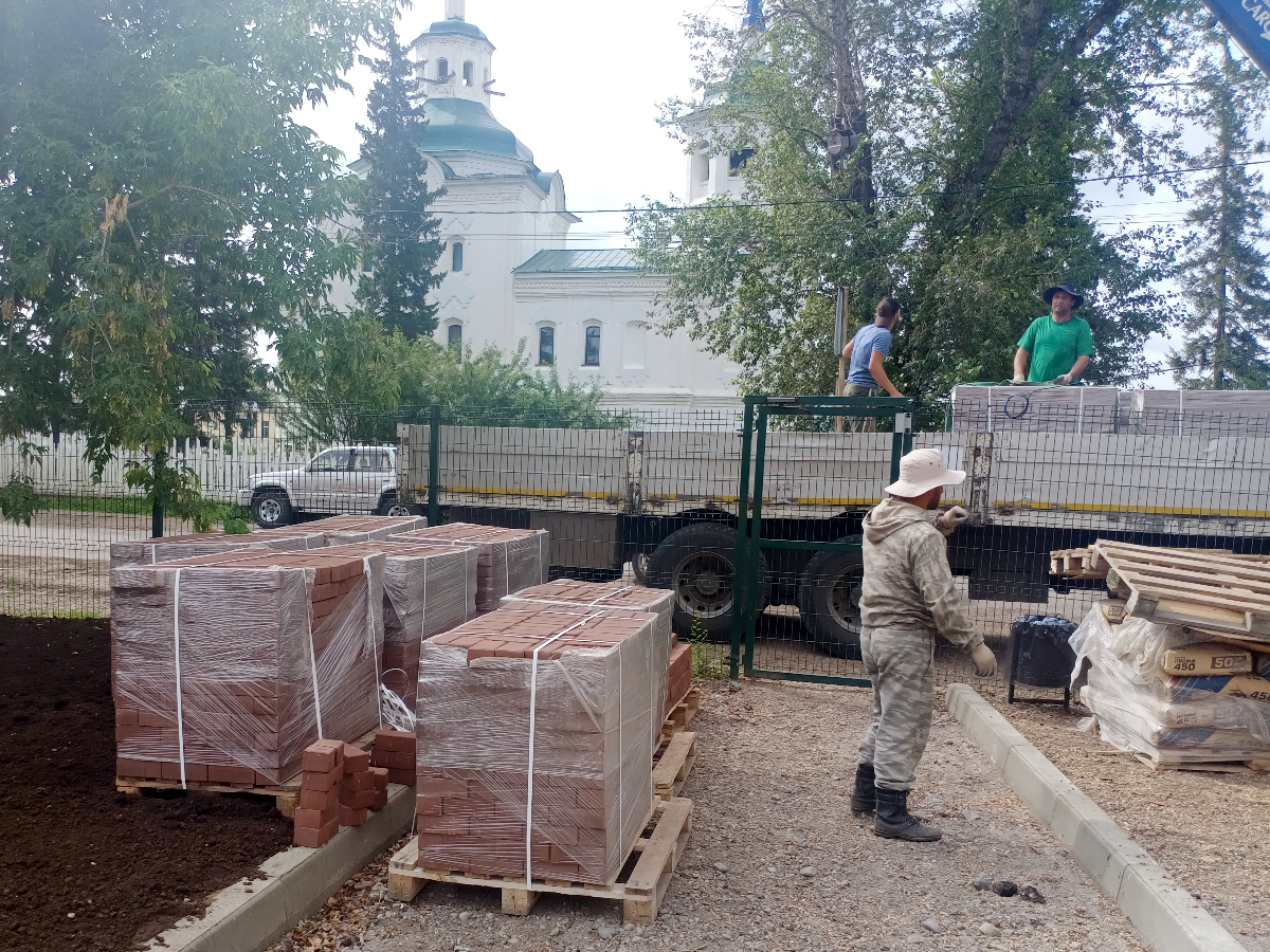 Благоустройство школы.