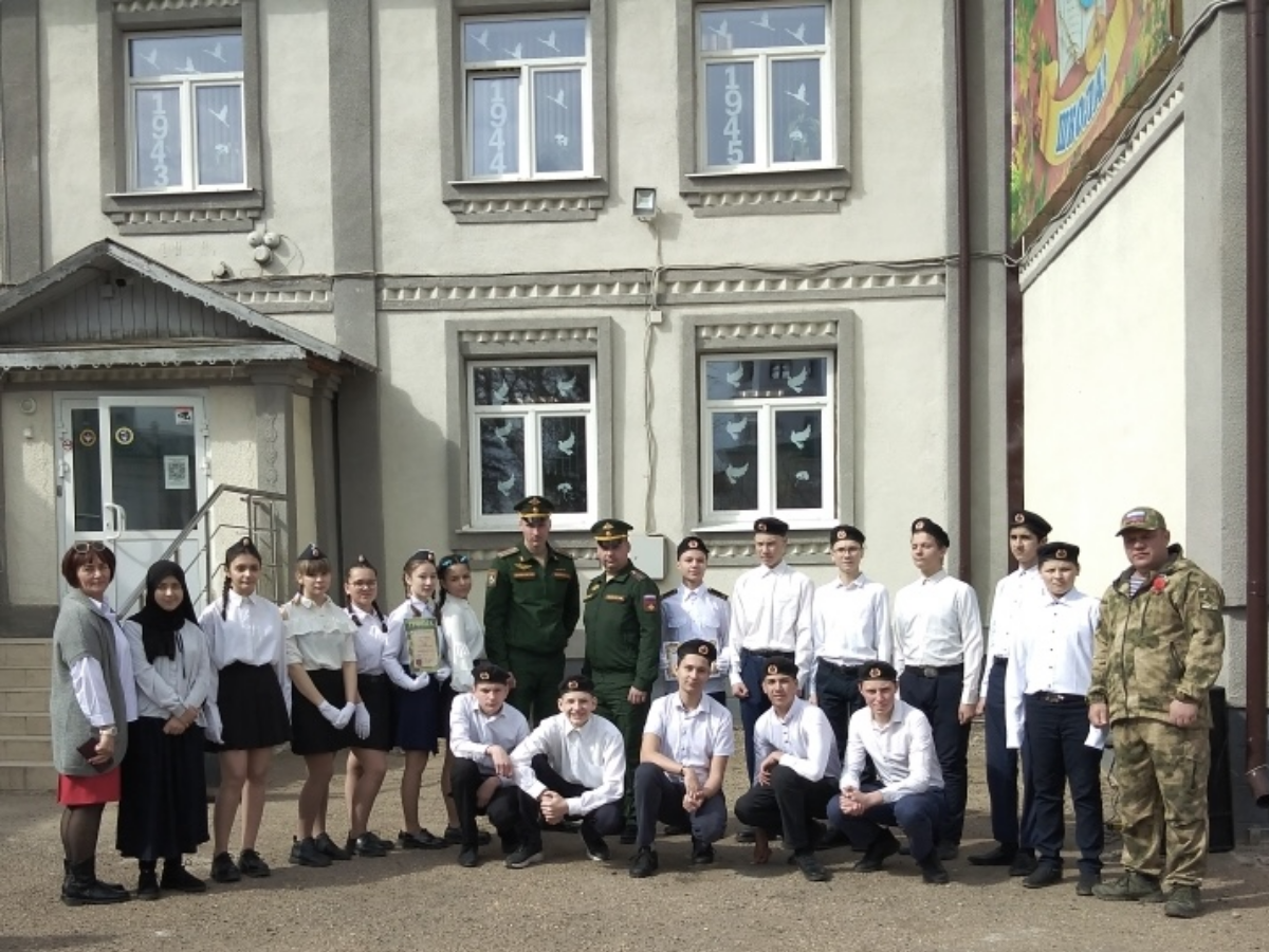 Школьный патриотический конкурс «Смотр строя и песни».