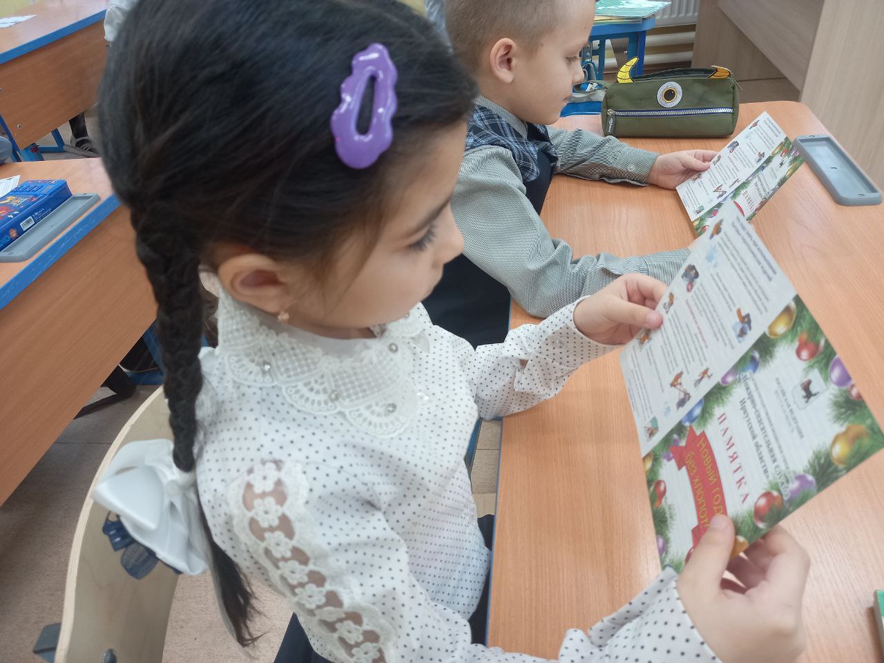 В преддверии новогодних каникул школьникам напомнили о правилах пожарной безопасности.