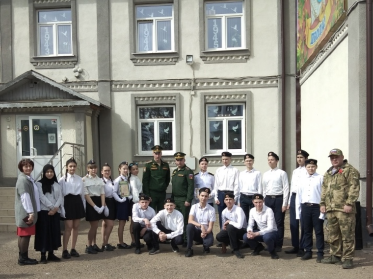 Школьный патриотический конкурс «Смотр строя и песни».