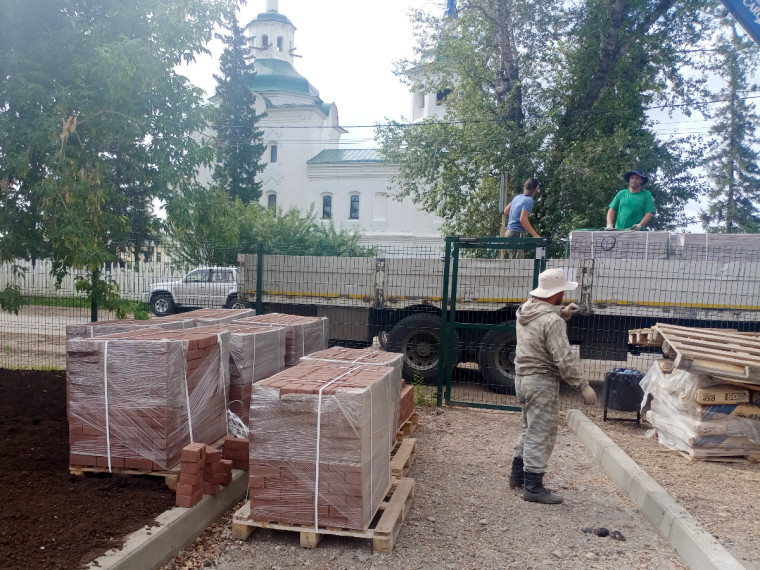 Благоустройство школы.